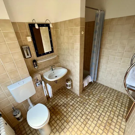 Hotel-gasthof Deutschmeister 2*